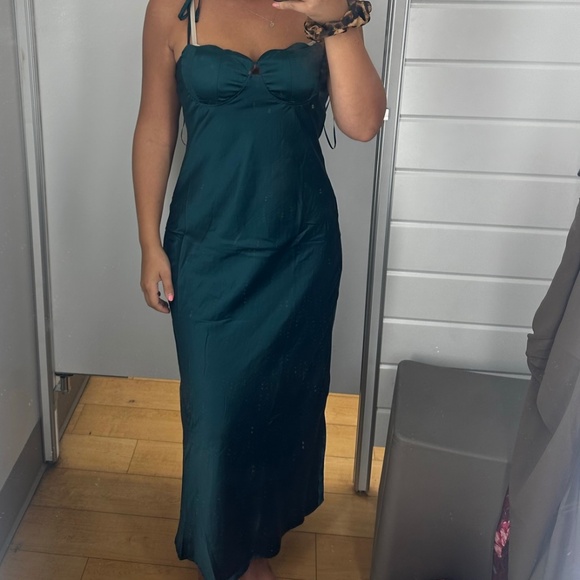 Green satin dress - Picture 8 of 8